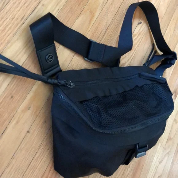 Lululemon Athletica Black Crossbody Bag - Picture 2 of 8